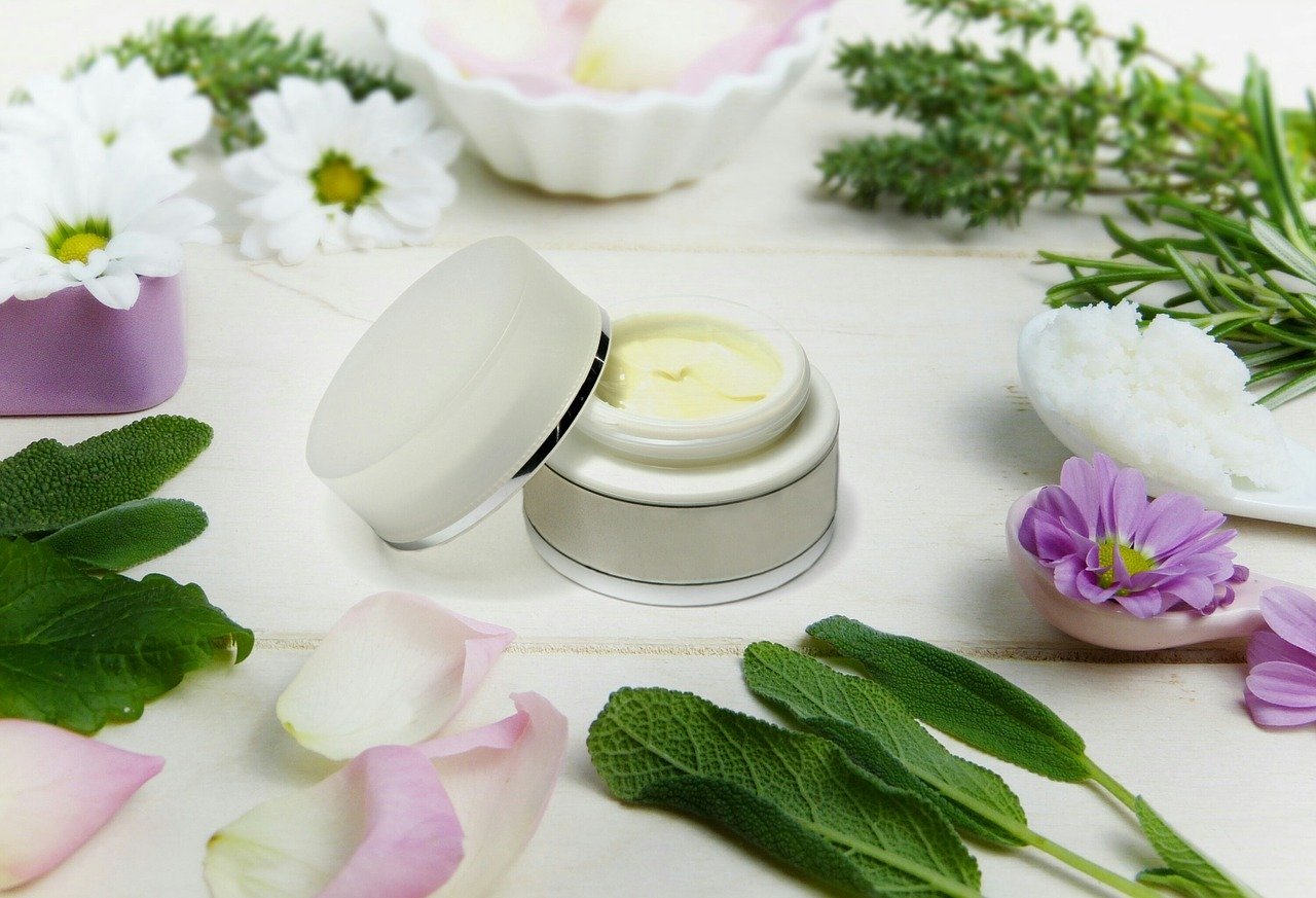 Les produits essentiels pour une routine beauté minimaliste